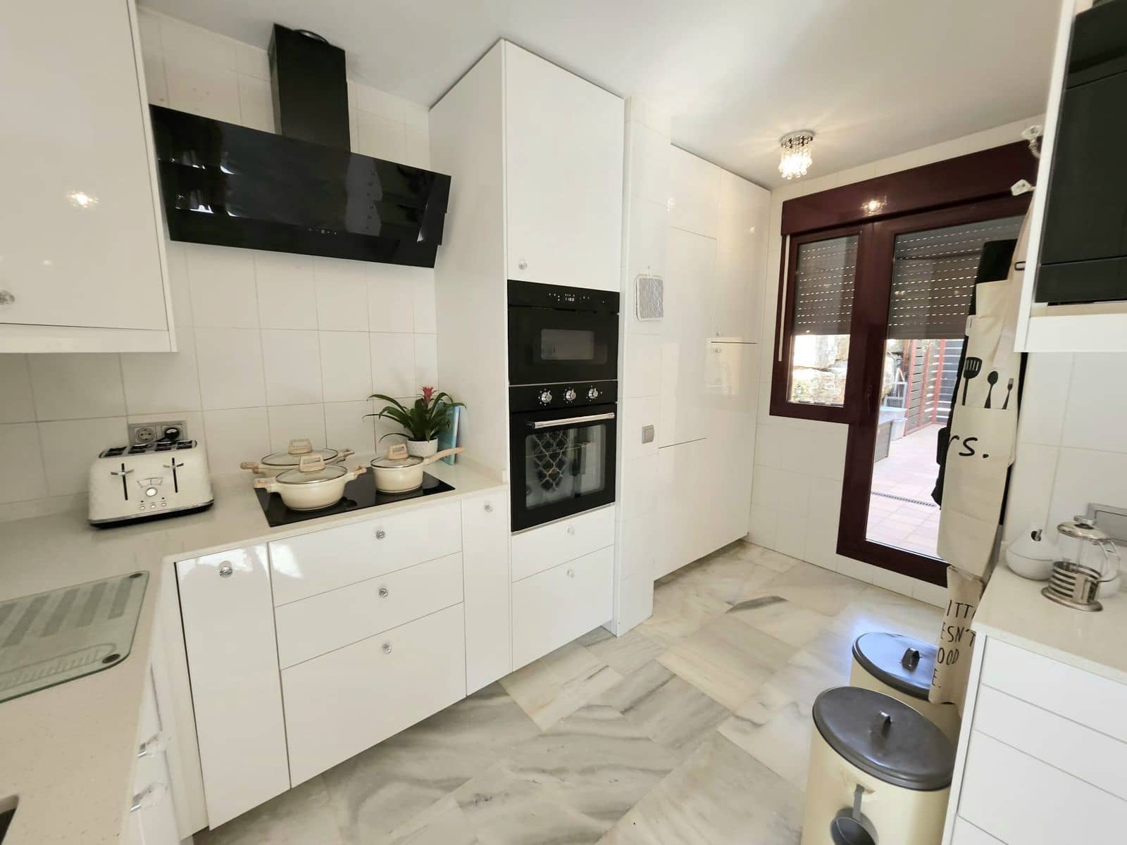 3 makuuhuone Huvila myytävänä paikassa Benahavis mukana uima-altaan - 460 000 € (Ref: 10153586)