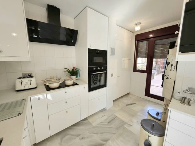3 quarto Moradia para venda em Benahavís com piscina - 460 000 € (Ref: 10153586)