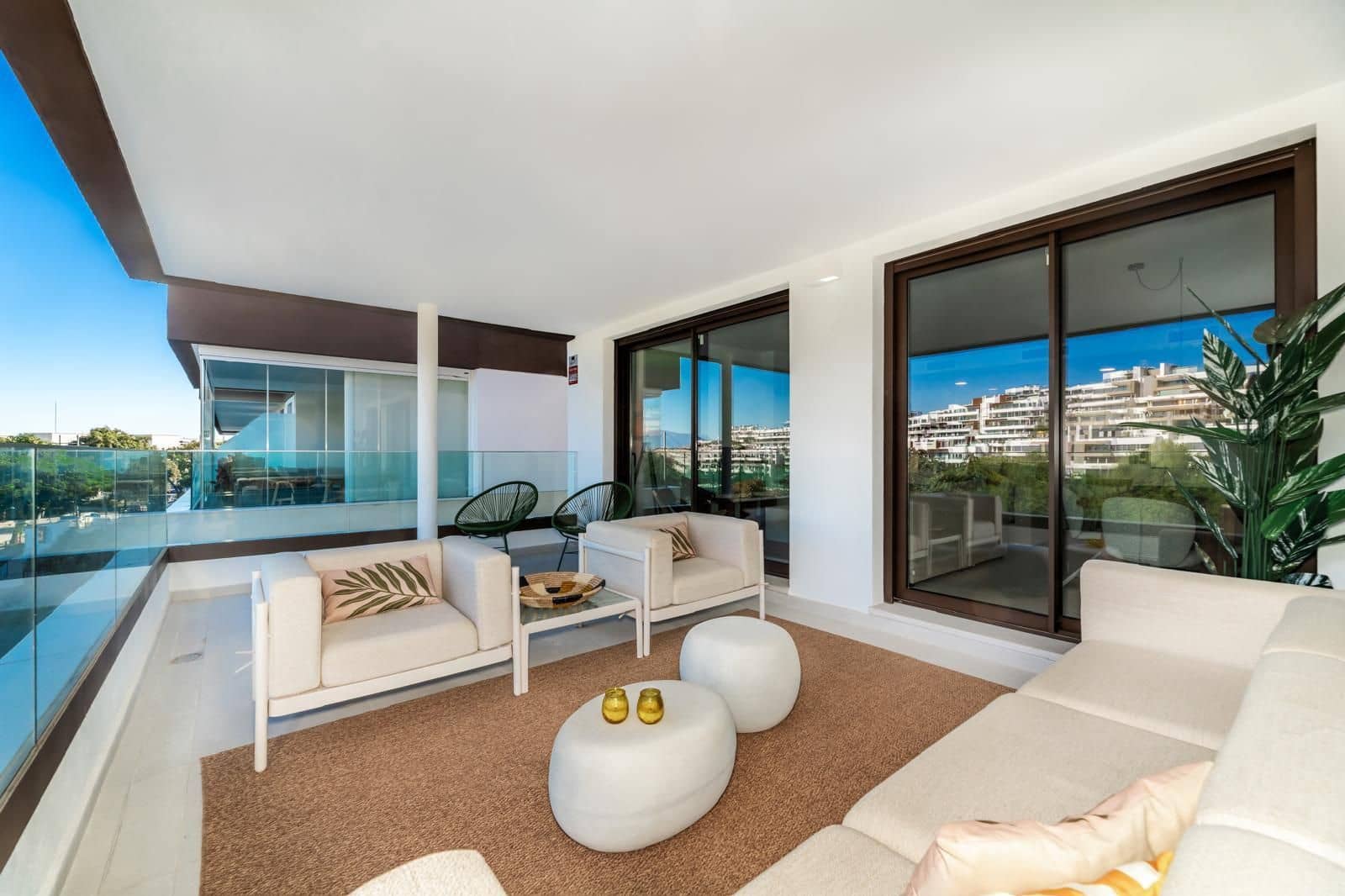 3 sypialnia Apartament na sprzedaż w Estepona z basenem garażem - 670 000 € (Ref: 10153590)