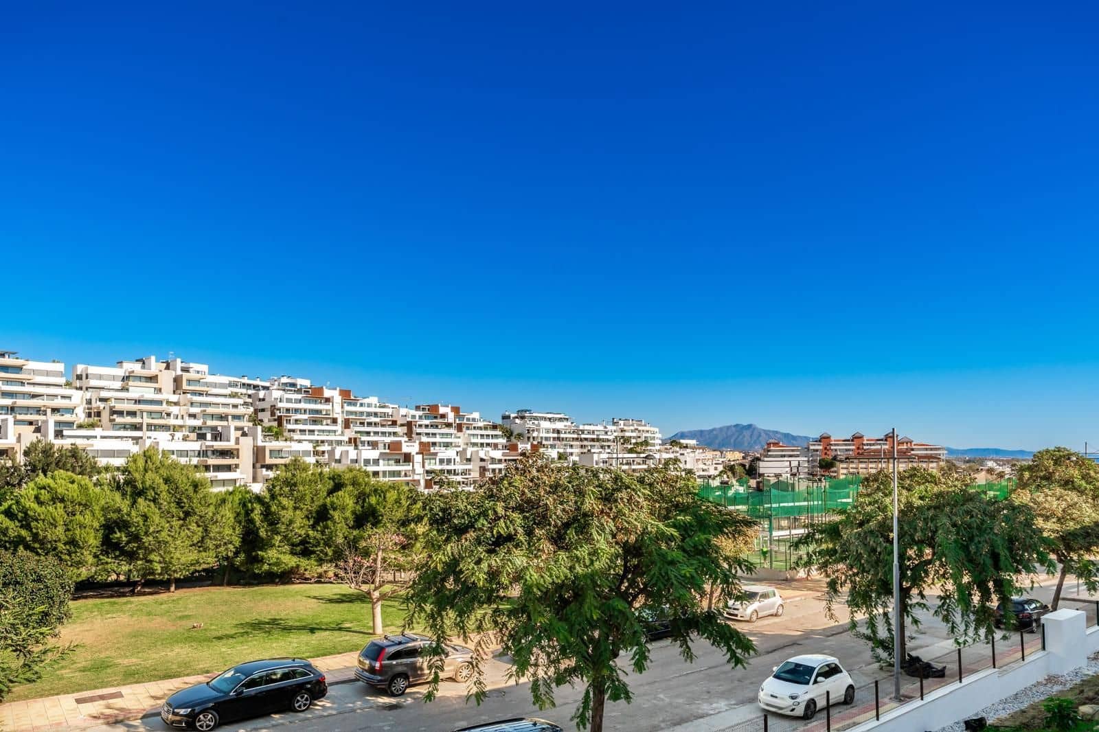3 sypialnia Apartament na sprzedaż w Estepona z basenem garażem - 670 000 € (Ref: 10153590)