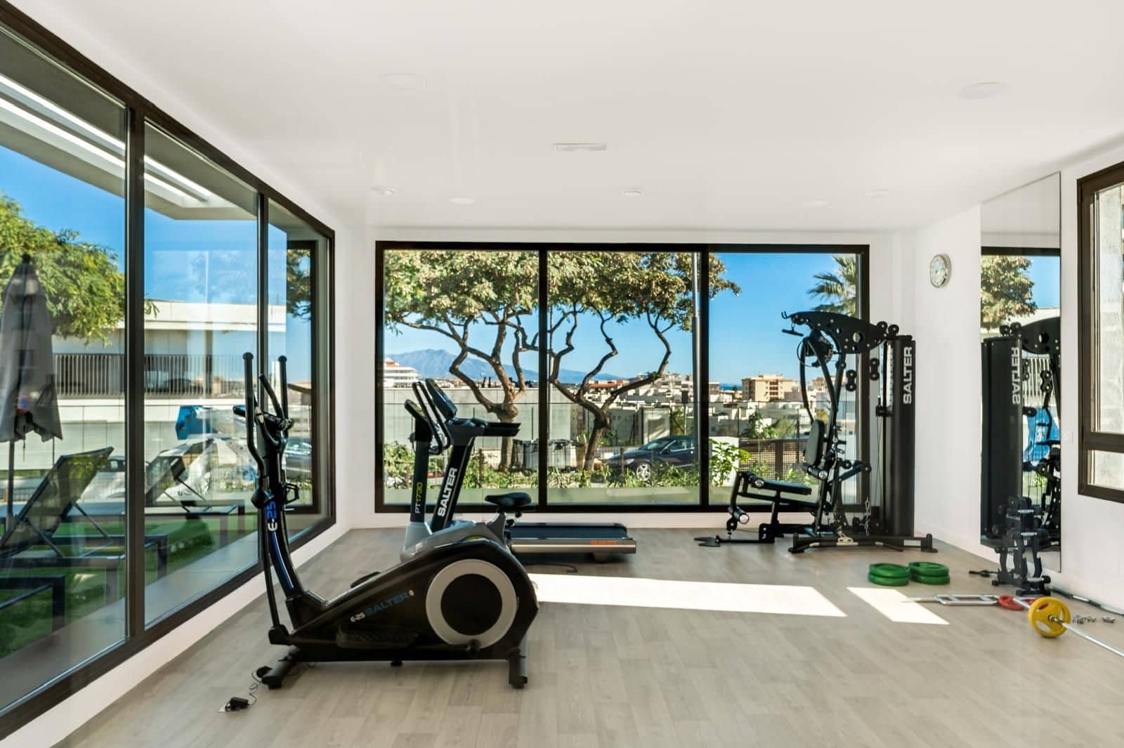 3 sypialnia Apartament na sprzedaż w Estepona z basenem garażem - 670 000 € (Ref: 10153590)