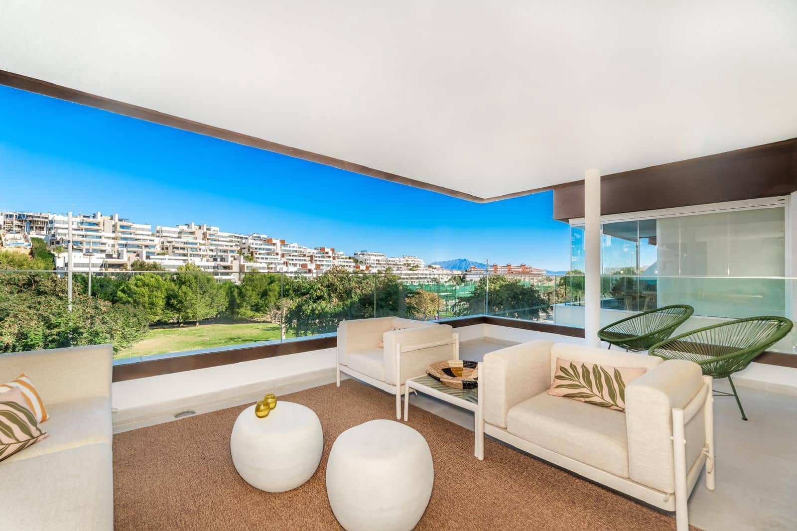 3 sypialnia Apartament na sprzedaż w Estepona z basenem garażem - 670 000 € (Ref: 10153590)