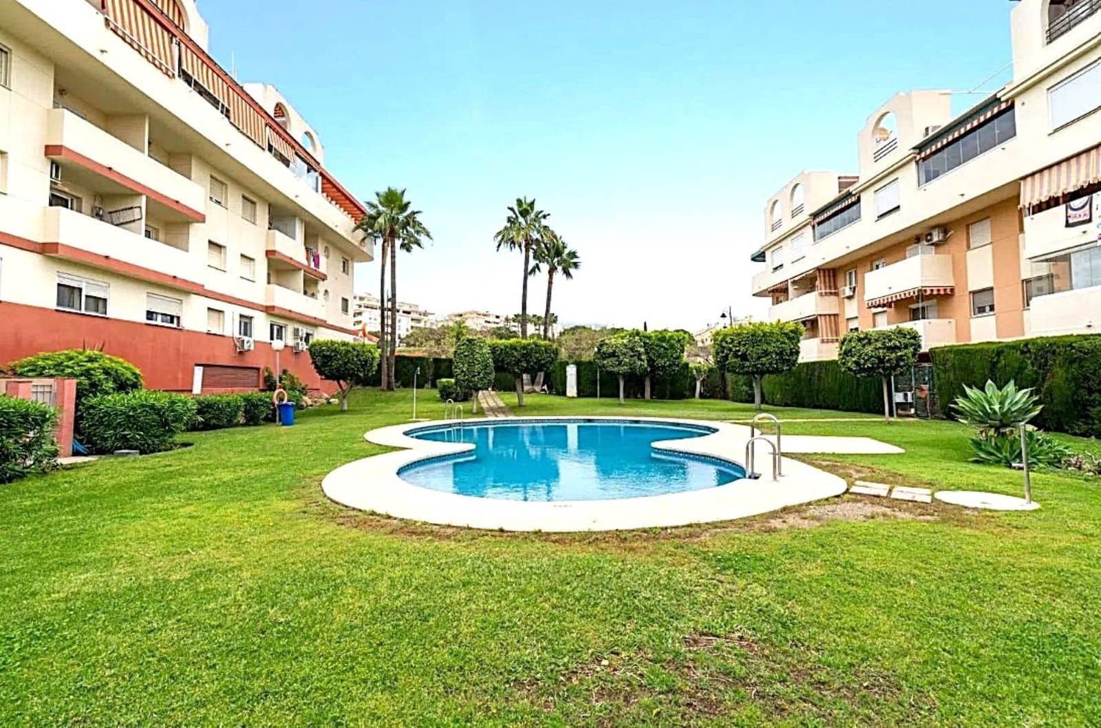 3 sypialnia Apartament na sprzedaż w Estepona z basenem garażem - 392 000 € (Ref: 10153593)