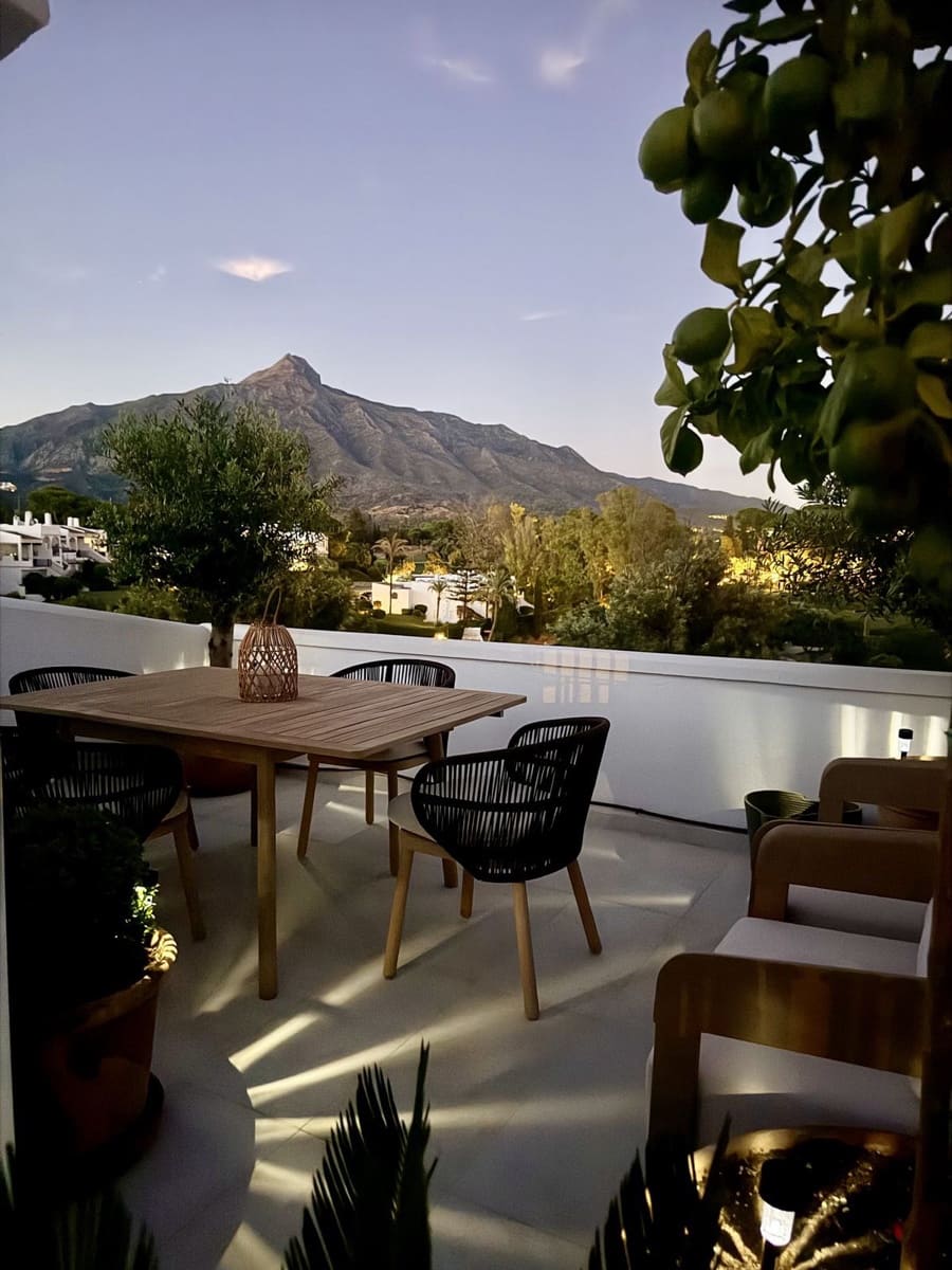 2 chambre Penthouse à vendre à Nueva Andalucia avec piscine - 495 000 € (Ref: 10153613)