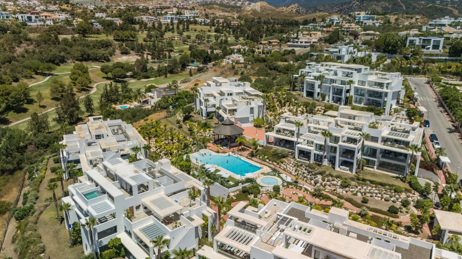 2 sovrum Takvåning till salu i Benahavis med pool garage - 775 000 € (Ref: 10153617)