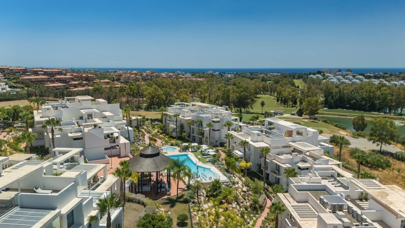 2 sovrum Takvåning till salu i Benahavis med pool garage - 775 000 € (Ref: 10153617)