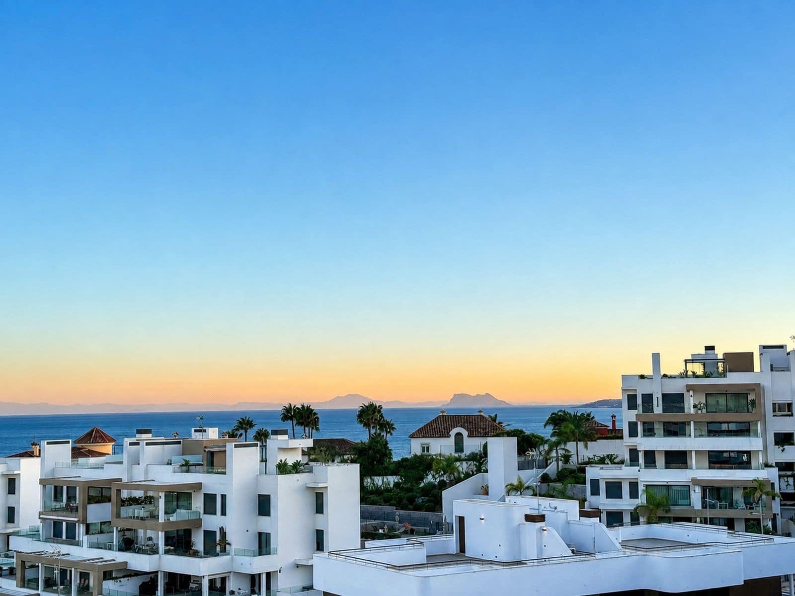 3 quarto Penthouse para venda em Estepona - 1 390 000 € (Ref: 10153620)