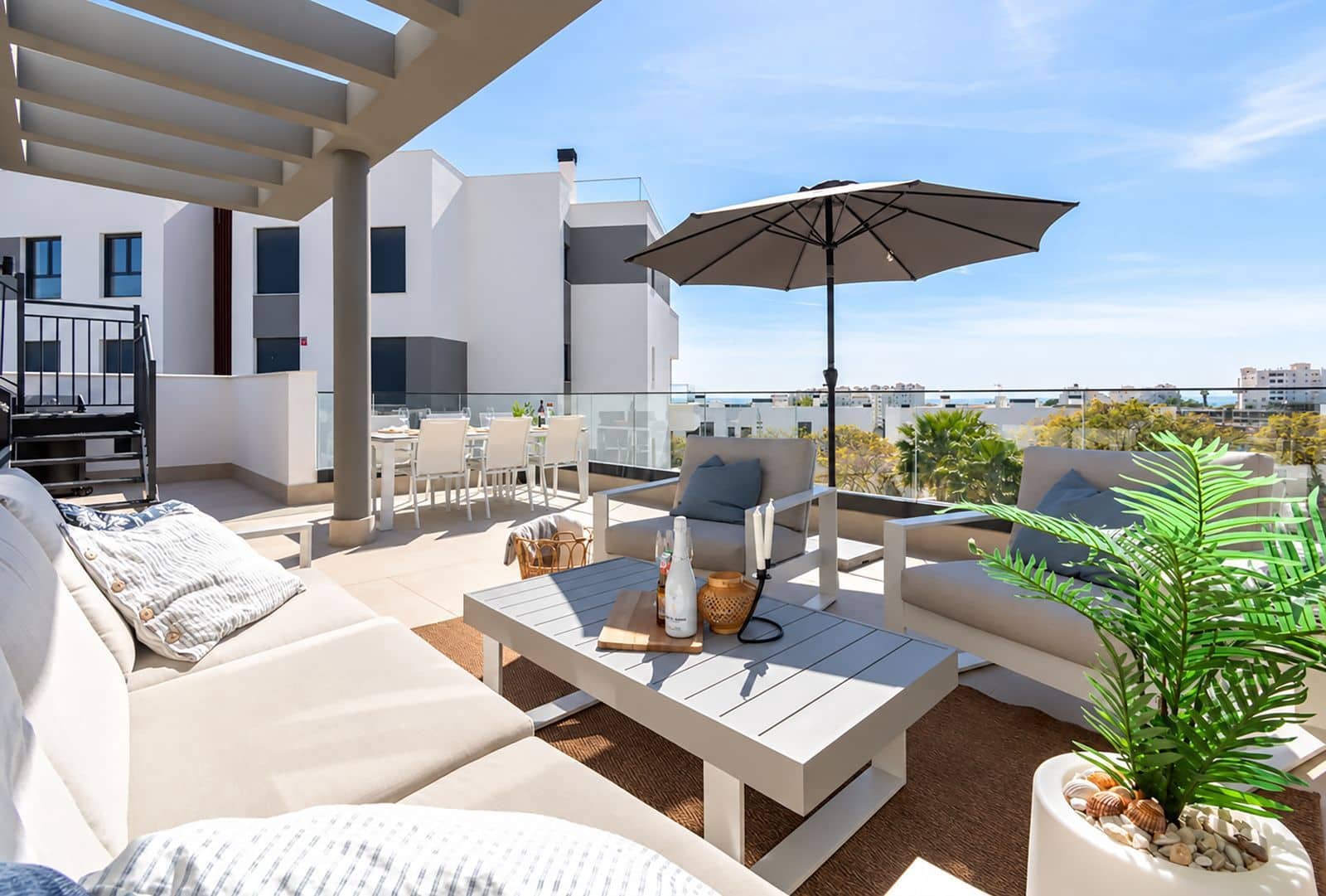 2 makuuhuone Kattohuoneisto myytävänä paikassa Estepona mukana uima-altaan 
autotalli - 848 000 € (Ref: 10153621)