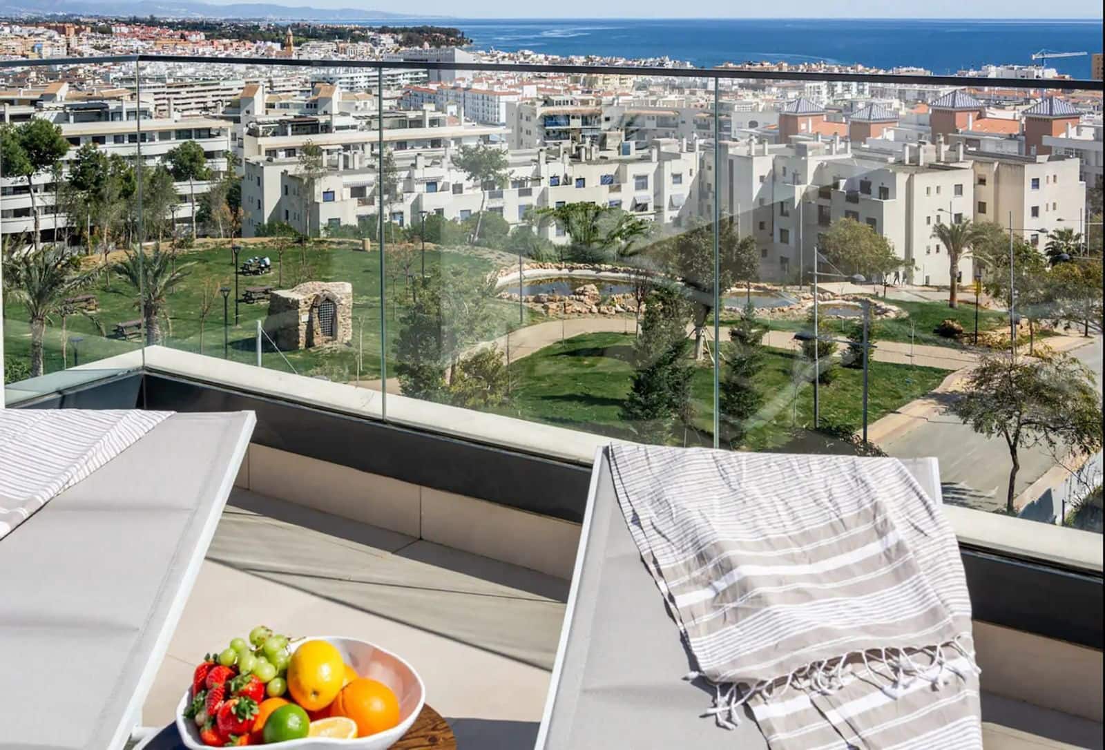 2 makuuhuone Kattohuoneisto myytävänä paikassa Estepona mukana uima-altaan 
autotalli - 848 000 € (Ref: 10153621)