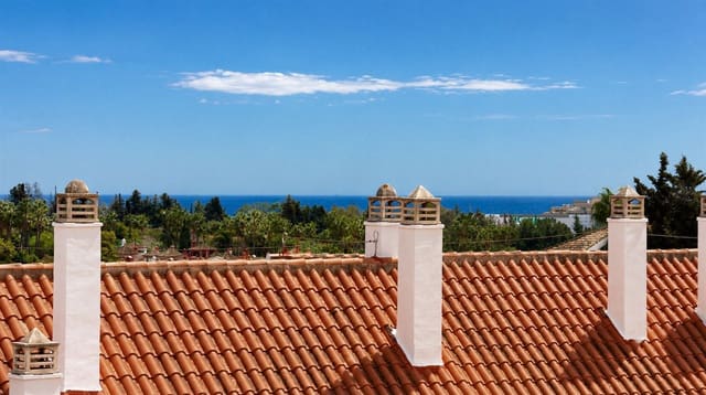 3 quarto Penthouse para venda em Nueva Andalucia, Marbella com garagem - 799 000 € (Ref: 10153625)