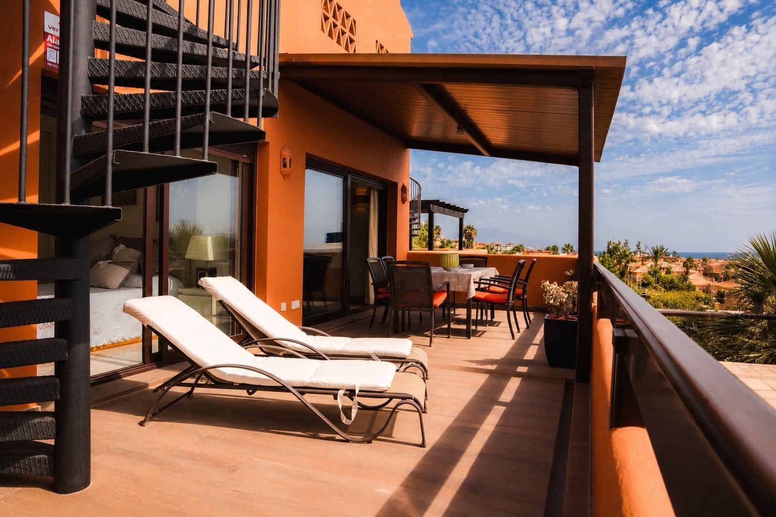 3 bedroom Beach Apartment for sale in Estepona with pool garage - € 556,000 (Ref: 10153627)