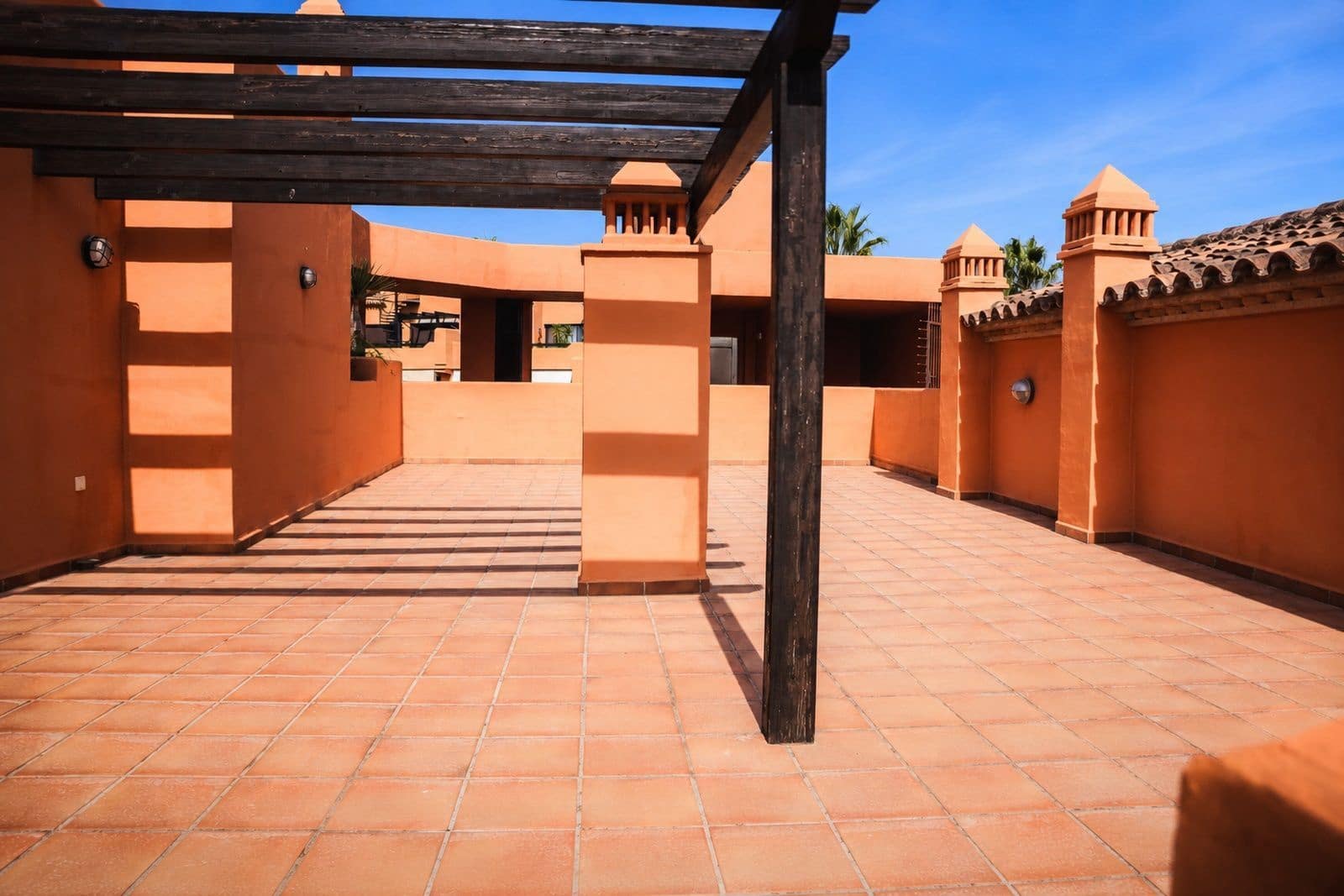3 bedroom Beach Apartment for sale in Estepona with pool garage - € 556,000 (Ref: 10153627)
