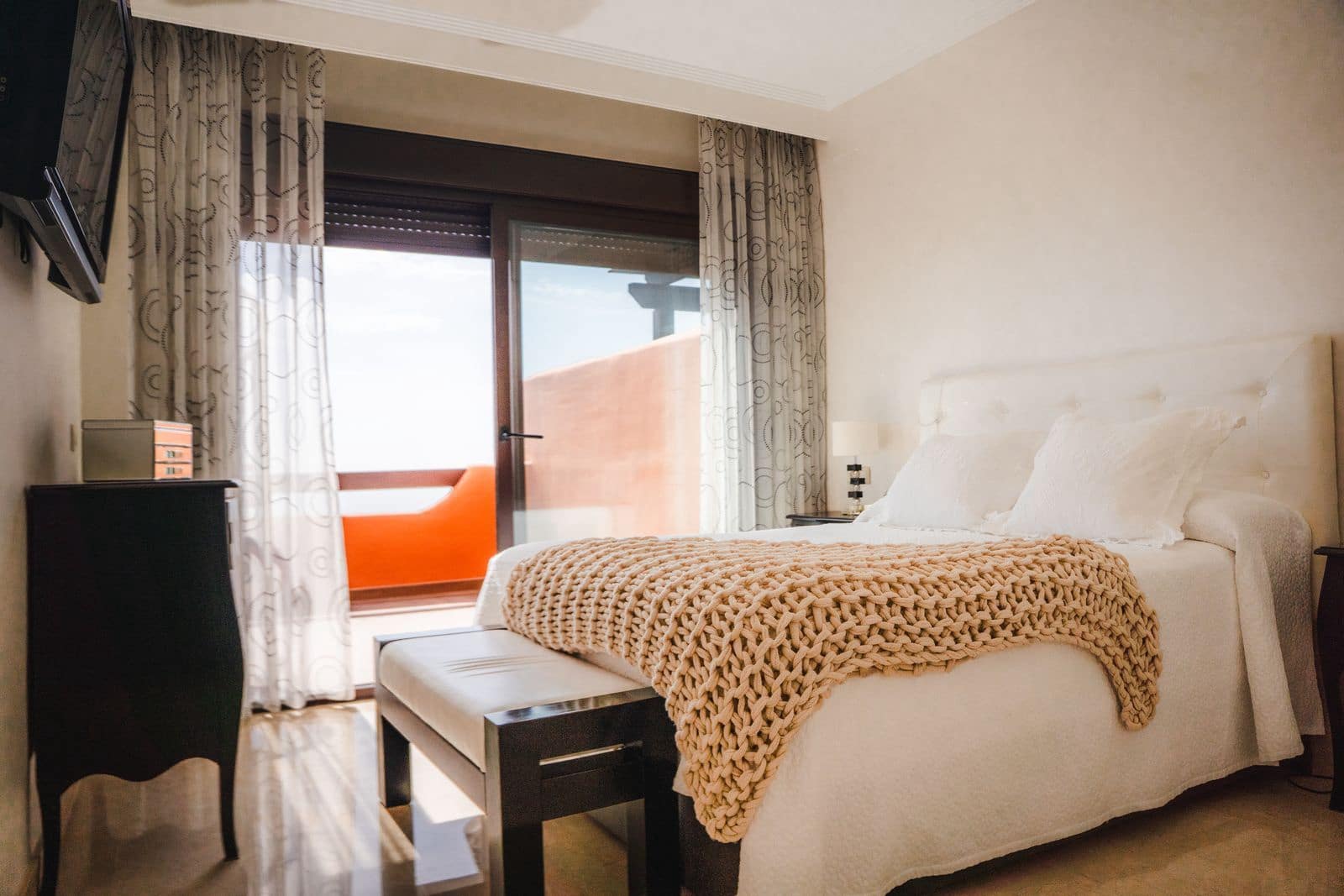 3 bedroom Beach Apartment for sale in Estepona with pool garage - € 556,000 (Ref: 10153627)