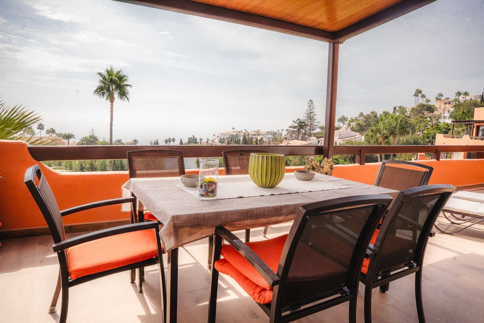 3 bedroom Beach Apartment for sale in Estepona with pool garage - € 556,000 (Ref: 10153627)