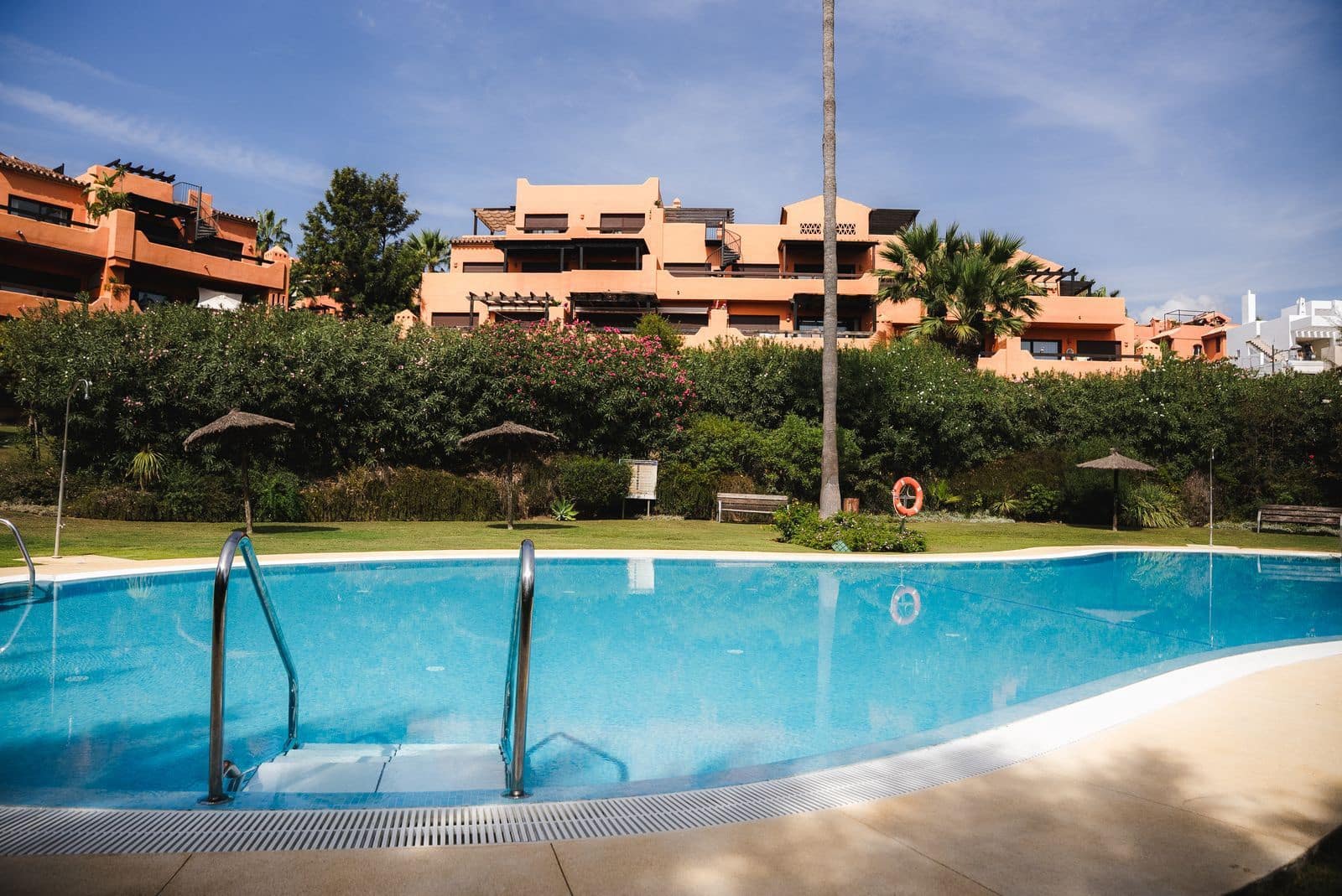 3 bedroom Beach Apartment for sale in Estepona with pool garage - € 556,000 (Ref: 10153627)