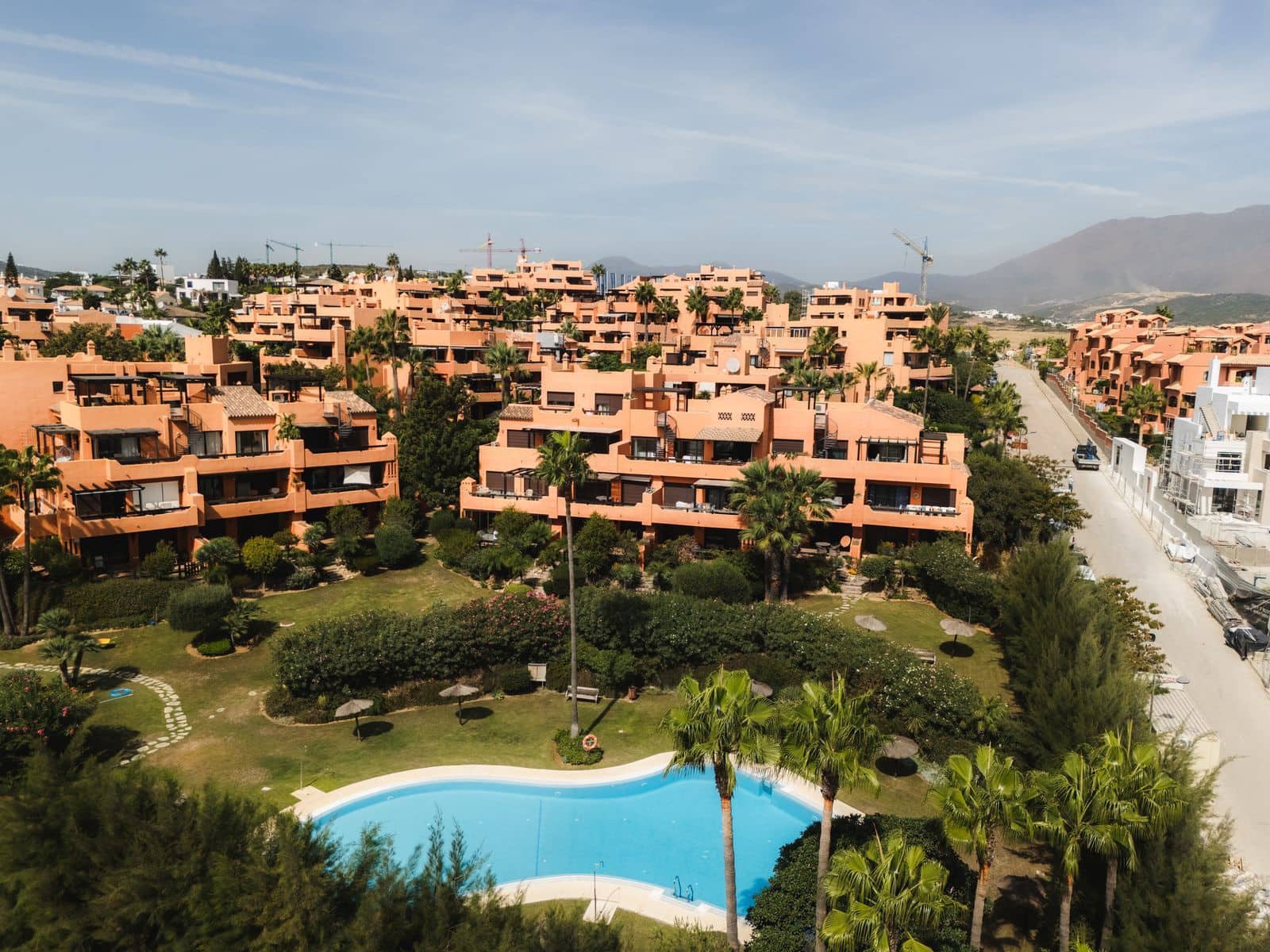 3 bedroom Beach Apartment for sale in Estepona with pool garage - € 556,000 (Ref: 10153627)