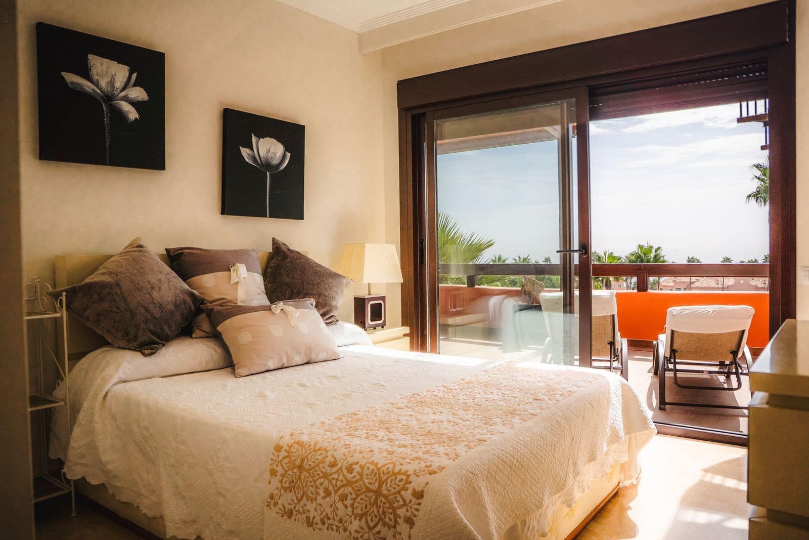 3 bedroom Beach Apartment for sale in Estepona with pool garage - € 556,000 (Ref: 10153627)
