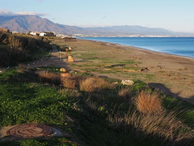 Tontti myytävänä paikassa La Duquesa / Puerto de la Duquesa, Manilva - 500 000 € (Ref: 9142987)