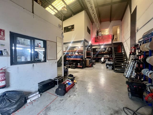 3 bedroom Commercial for sale in Marbella - € 350,000 (Ref: 9400603)