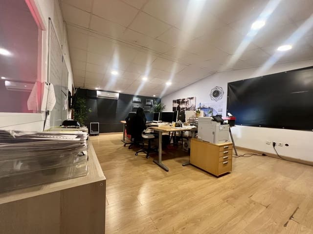 3 bedroom Commercial for sale in Marbella - € 350,000 (Ref: 9400603)