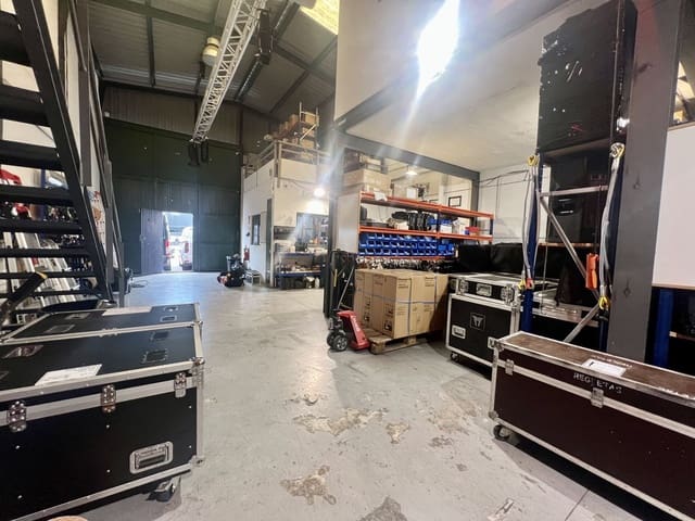 3 bedroom Commercial for sale in Marbella - € 350,000 (Ref: 9400603)