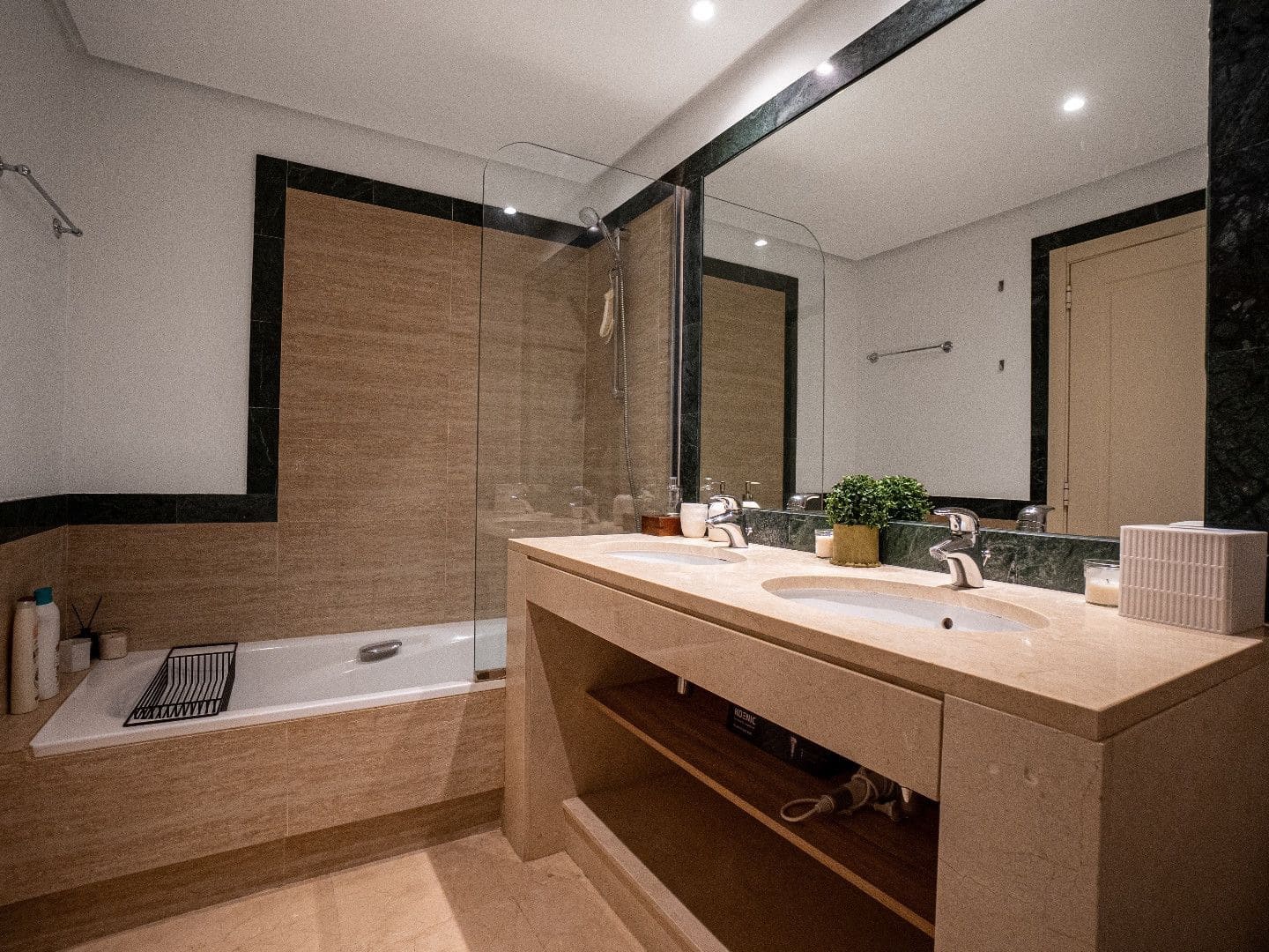 2 soveværelse Lejlighed til salg i La Quinta - € 415.000 (Ref: 9431349)