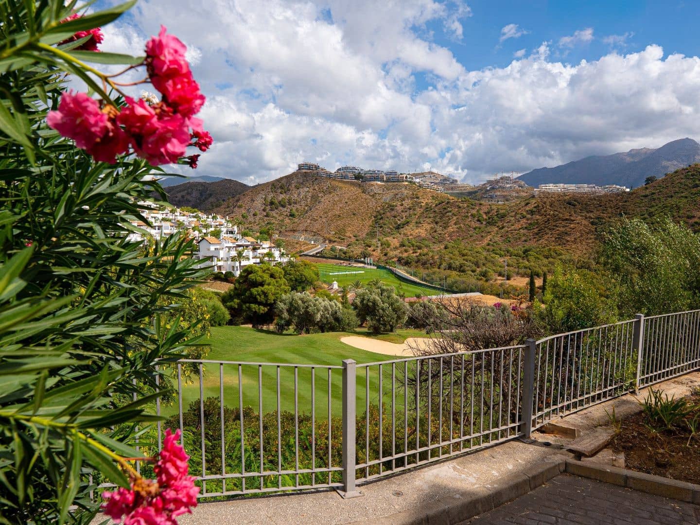 2 soveværelse Lejlighed til salg i La Quinta - € 415.000 (Ref: 9431349)