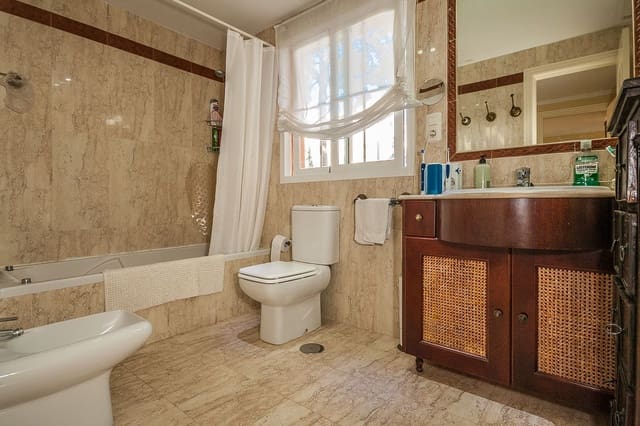 2 soverom Leilighet til salgs i Elviria, Marbella - € 549 000 (Ref: 9431353)