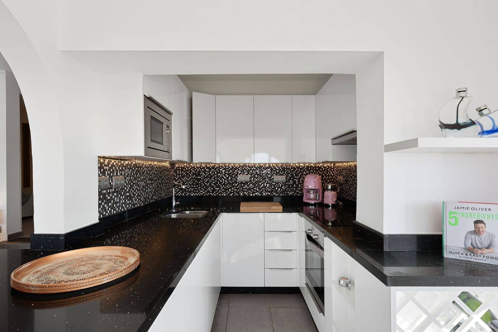 3 soveværelse Semi-Rækkehus til salg i Nueva Andalucia - € 595.000 (Ref: 9431354)