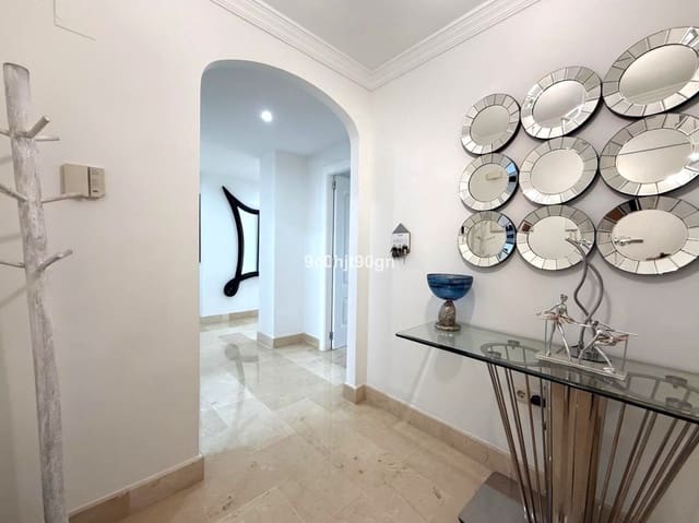 2 bedroom Penthouse for sale in Elviria, Marbella - € 729,000 (Ref: 9431355)