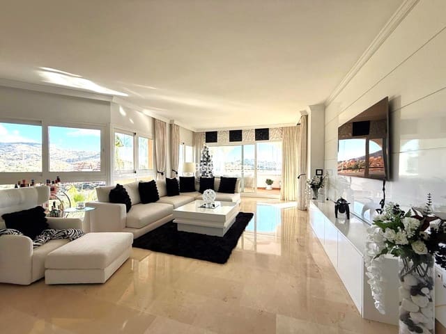 2 bedroom Penthouse for sale in Elviria, Marbella - € 729,000 (Ref: 9431355)