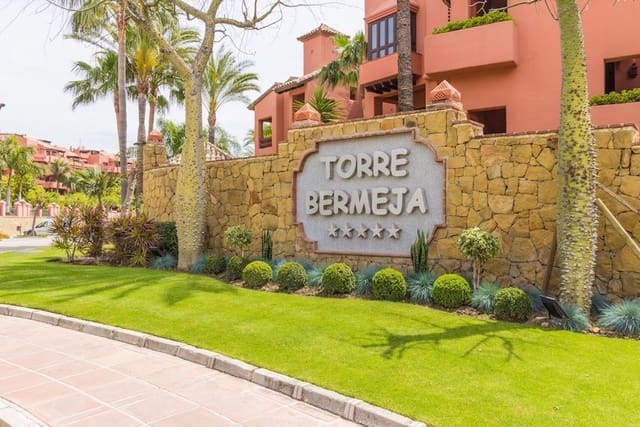4 bedroom Penthouse for sale in Guadalmansa, Estepona - € 2,195,000 (Ref: 9431362)