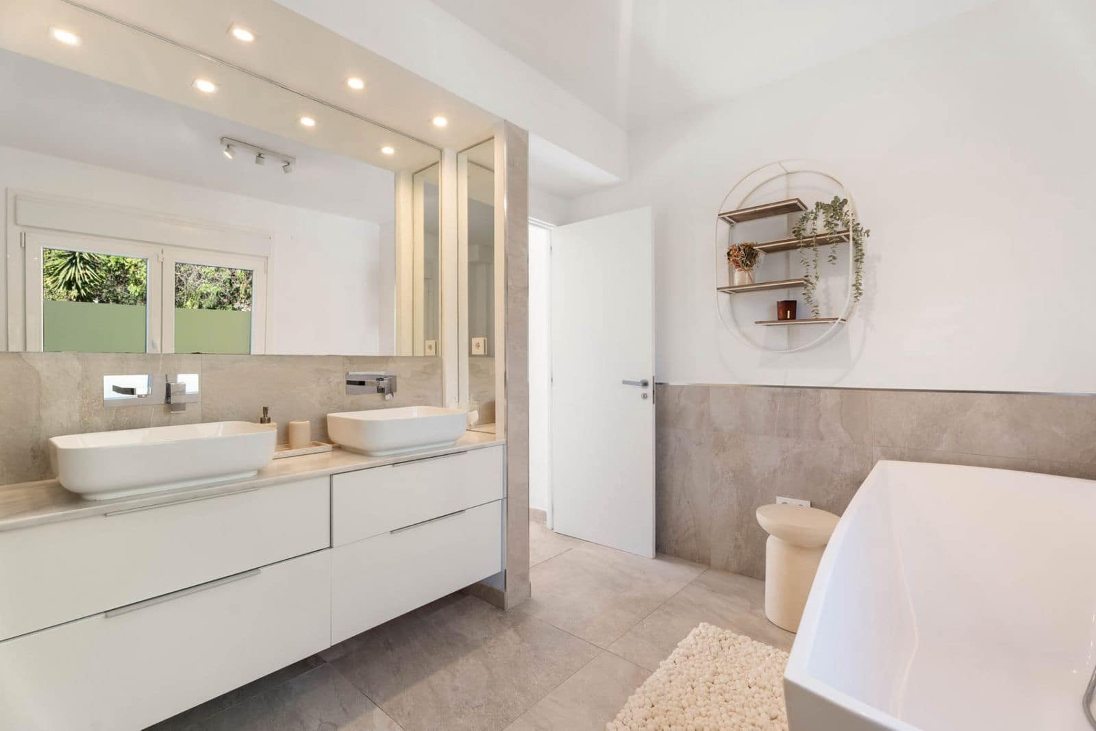 6 bedroom Villa for sale in El Rosario - € 2,595,000 (Ref: 9431371)