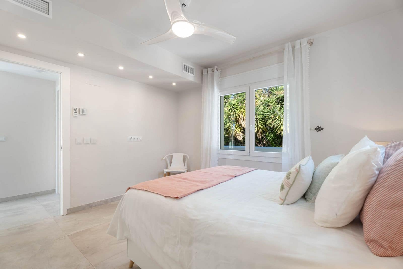 6 bedroom Villa for sale in El Rosario - € 2,595,000 (Ref: 9431371)