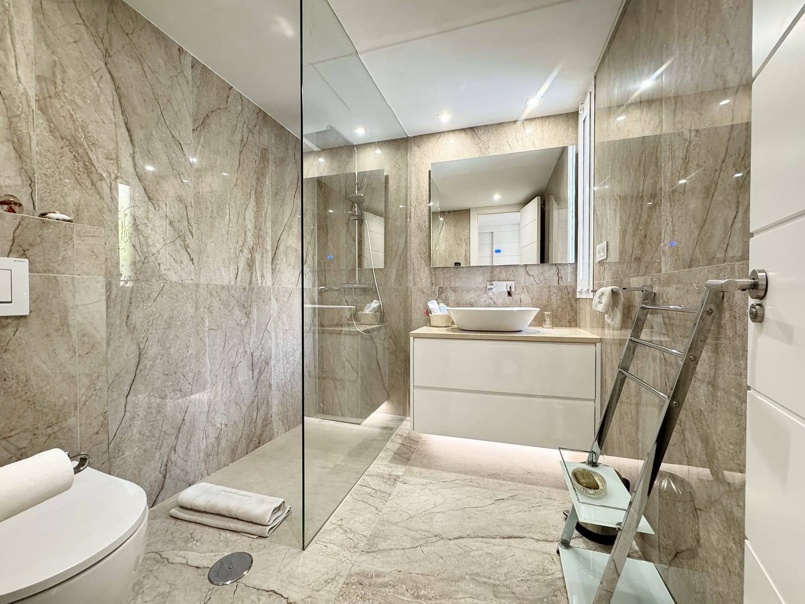 2 soveværelse Lejlighed til salg i Los Flamingos - € 785.000 (Ref: 9431375)