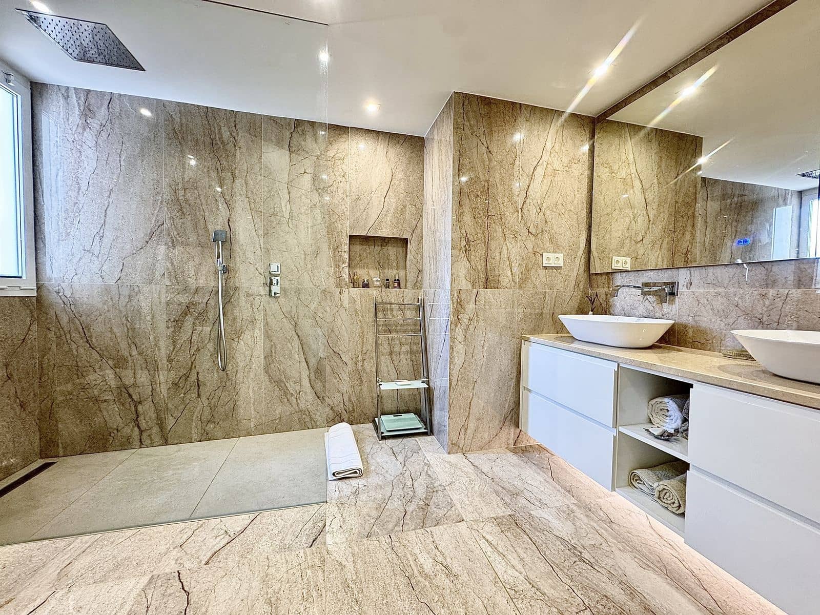 2 soveværelse Lejlighed til salg i Los Flamingos - € 785.000 (Ref: 9431375)