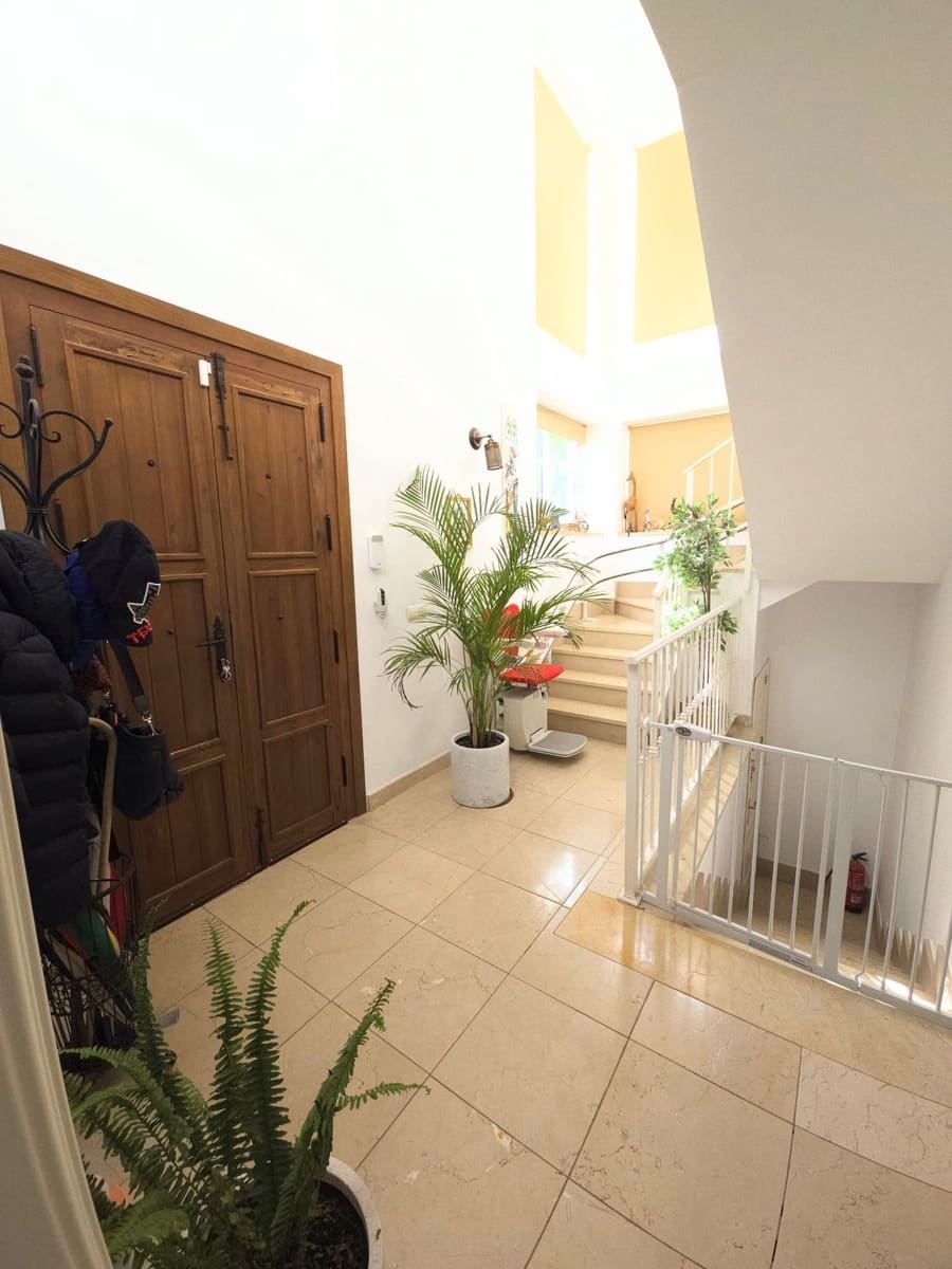 4 bedroom Villa for sale in Riviera del Sol - € 795,000 (Ref: 9431390)