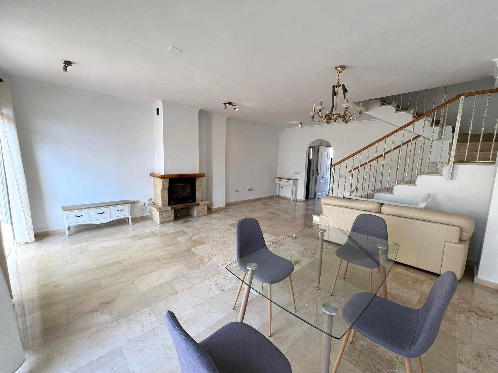 3 soveværelse Byhus til salg i Estepona - € 575.000 (Ref: 9431406)