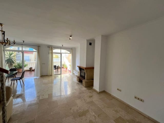 3 soveværelse Byhus til salg i Puerto de Estepona, Estepona - € 575.000 (Ref: 9431406)
