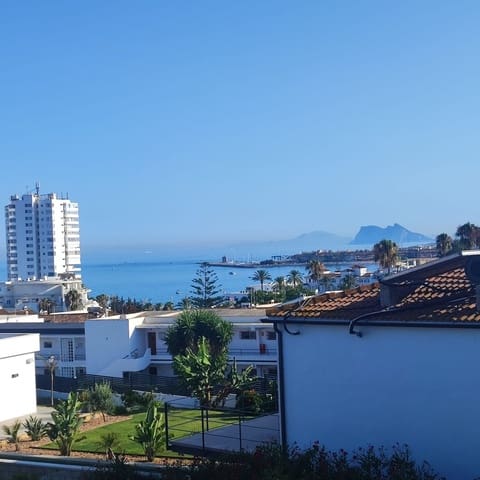 6 slaapkamer Halfvrijstaande villa te koop in Torreguadiaro, San Roque - € 750.000 (Ref: 9431412)