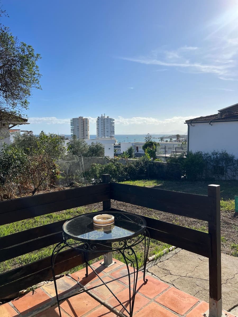 6 slaapkamer Halfvrijstaande villa te koop in Torreguadiaro - € 750.000 (Ref: 9431412)