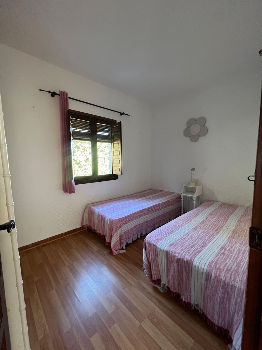 6 slaapkamer Halfvrijstaande villa te koop in Torreguadiaro - € 750.000 (Ref: 9431412)