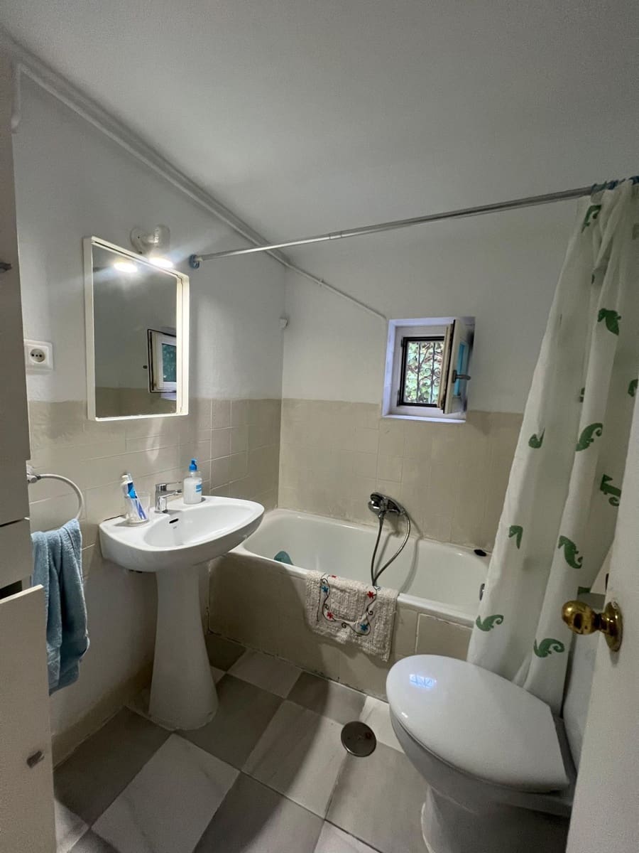 6 slaapkamer Halfvrijstaande villa te koop in Torreguadiaro - € 750.000 (Ref: 9431412)