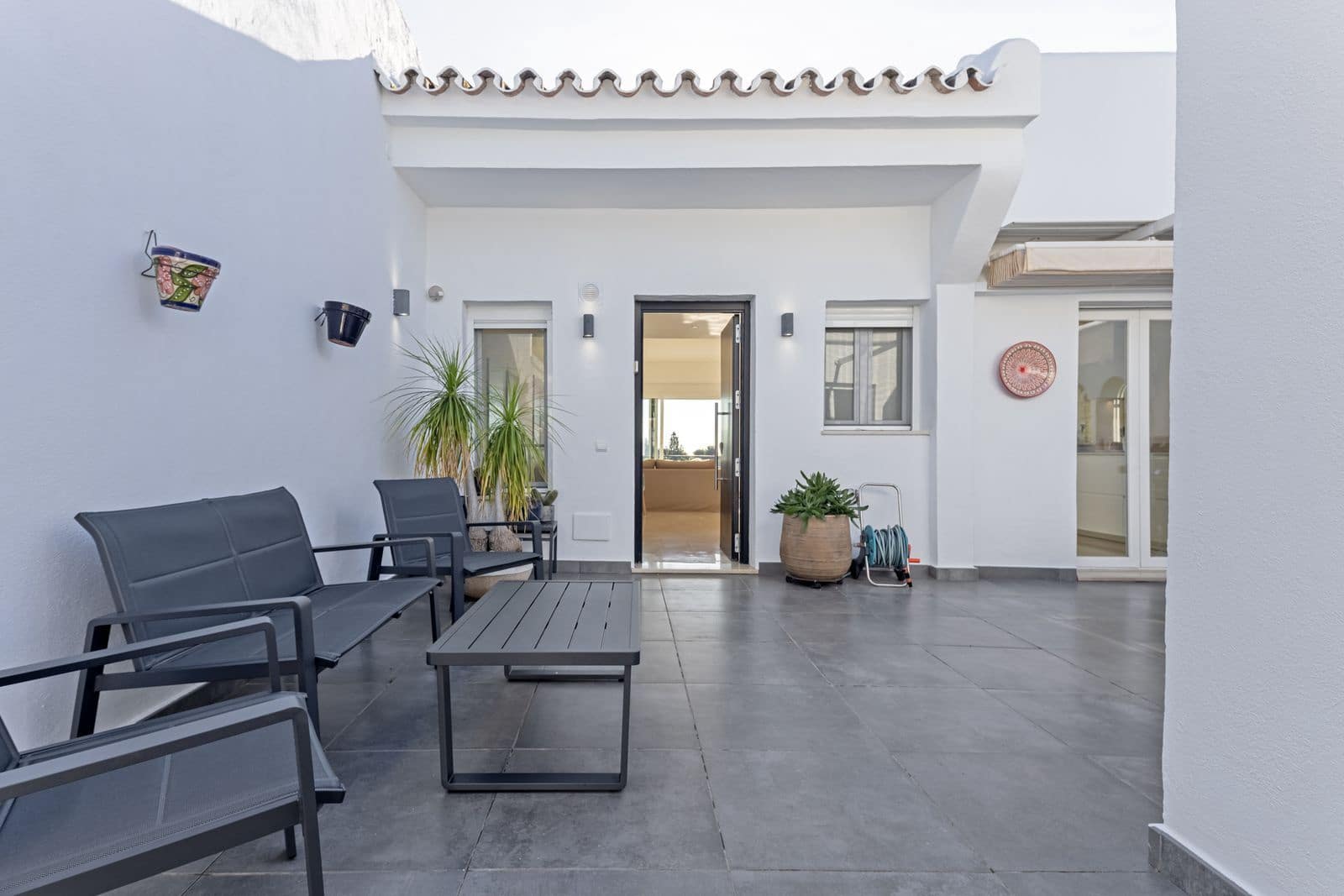 4 quarto Moradia Geminada para venda em Nueva Andalucia - 995 000 € (Ref: 9431430)