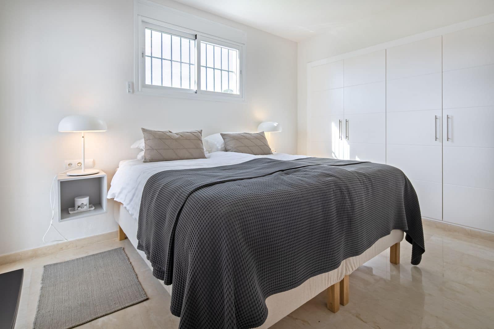 4 quarto Moradia Geminada para venda em Nueva Andalucia - 995 000 € (Ref: 9431430)