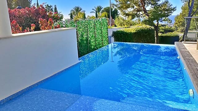 5 quarto Moradia Geminada para venda em Sierra Blanca, Marbella - 3 000 000 € (Ref: 9431442)