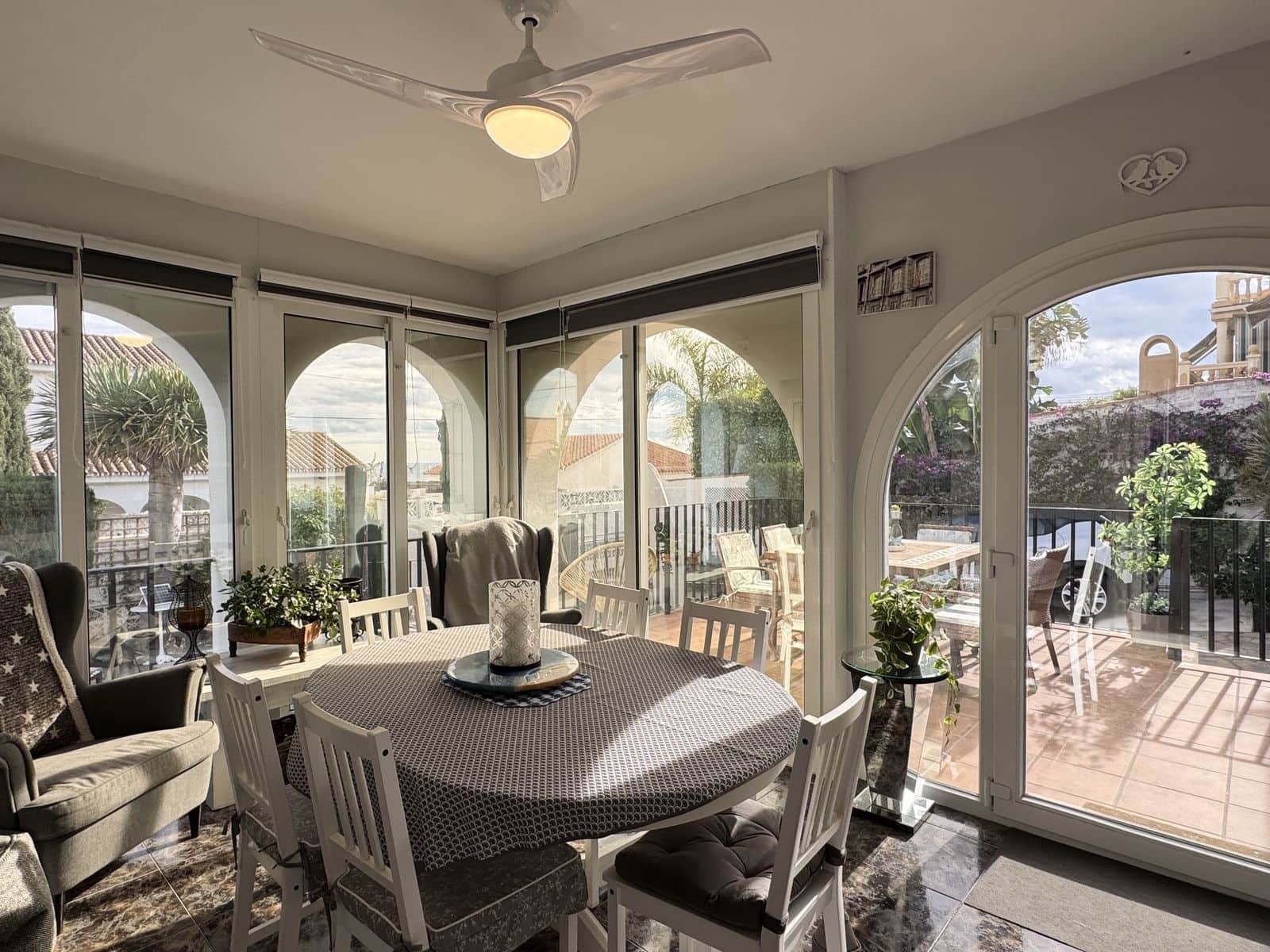 4 soveværelse Villa til salg i La Duquesa / Puerto de la Duquesa - € 860.000 (Ref: 9431455)