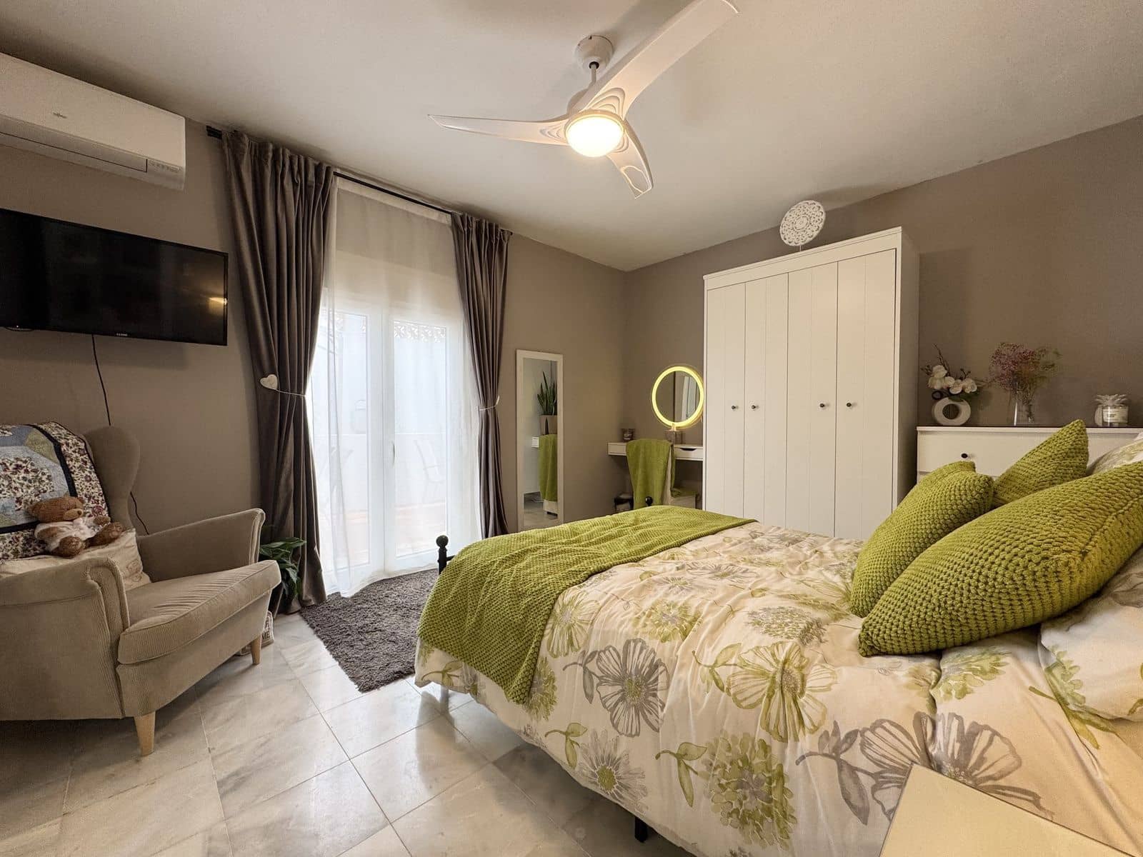 4 soveværelse Villa til salg i La Duquesa / Puerto de la Duquesa - € 860.000 (Ref: 9431455)