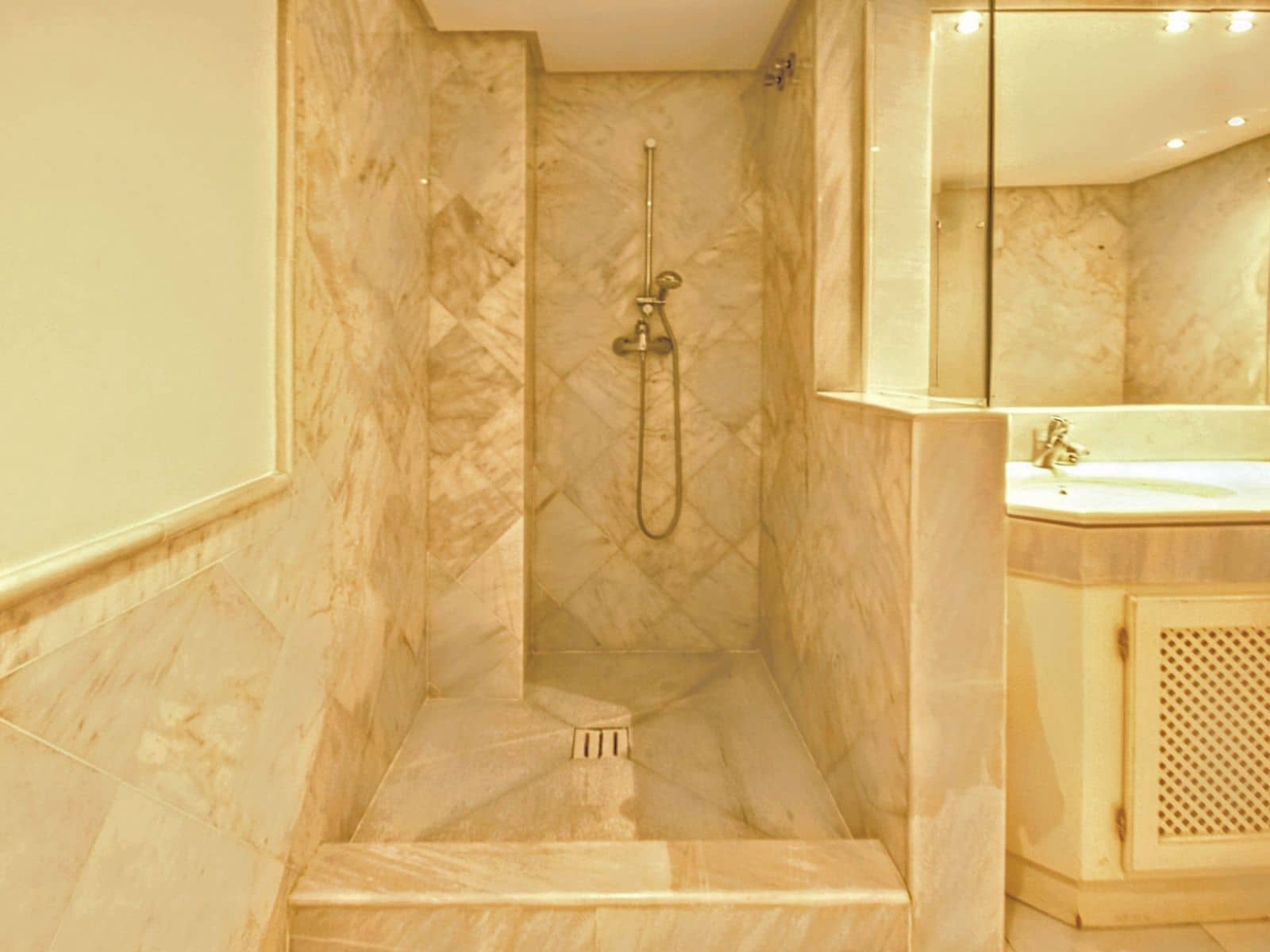 2 bedroom Penthouse for sale in Elviria - € 540,000 (Ref: 9431492)