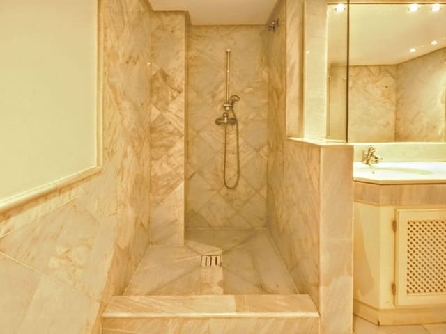 2 bedroom Penthouse for sale in Elviria, Marbella - € 540,000 (Ref: 9431492)